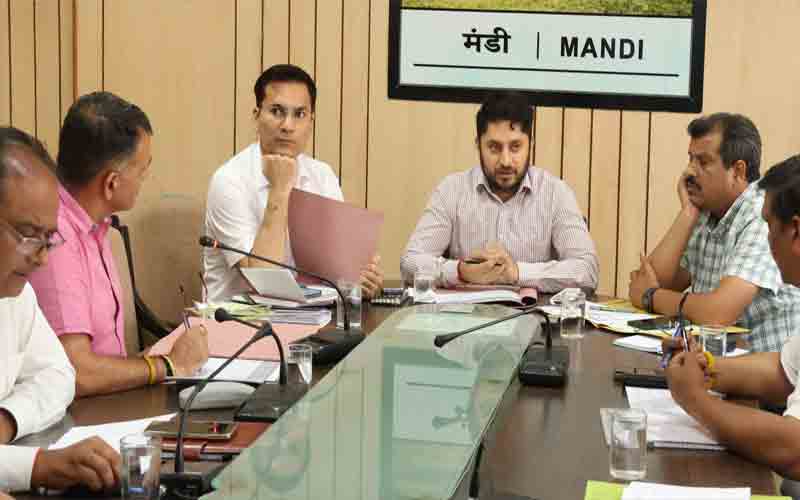 डीसी ने जल शक्ति विभाग को जलापूर्ति योजनाओं को लगातार चलाने के दिए निर्देश