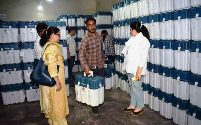 ईवीएम तथा वीवीपैट मशीनों की प्रथम स्तरीय जांच आयोजित