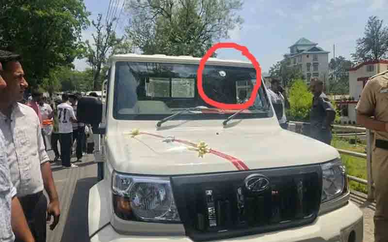 पूर्व विधायक बंबर ठाकुर के अटैकर पर दिनदिहाड़े चली गोली