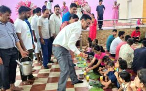 Hundreds-of-devotees-partic.jpg