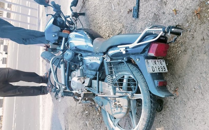 पांवटा में कार और बाइक की जोरदार भिड़ंत, चार घायल