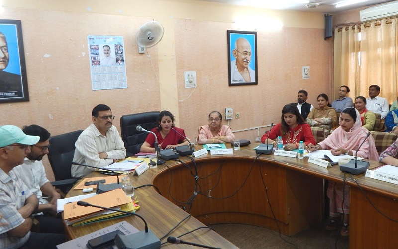 उच्च अधिकारी सूचना व विकास कार्यों की जानकारी शीघ्र करें प्रदान- सीमा कन्याल