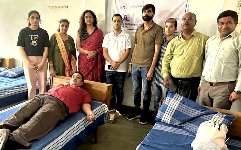योग दिवस पर कालाअंब फार्मा एसोसिएशन ने लगाया रक्तदान शिविर