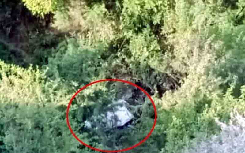 दर्दनाक हादसा: अनियंत्रित होकर खाई में गिरी टाटा सूमो, एक की मौत, दूसरा जख्मी