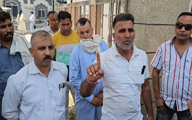 मारपीट मामलाः पीड़ित पक्ष का आरोप जांच अधिकारी ने बनाया समझौते का दबाव
