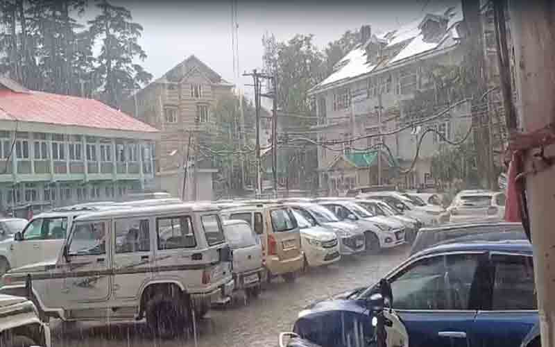 प्रदेश में बदला मौसम का मिजाज़, कुल्लू में झमाझम बरसे मेघ