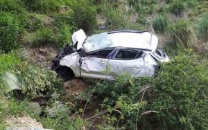 car-falls-into-ditch.jpg