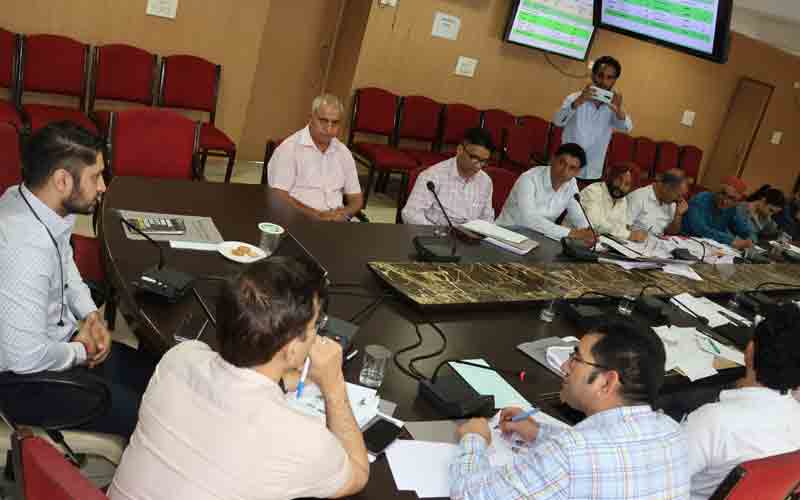 उपायुक्त ने समस्त खंड विकास अधिकारियों के साथ की बैठक