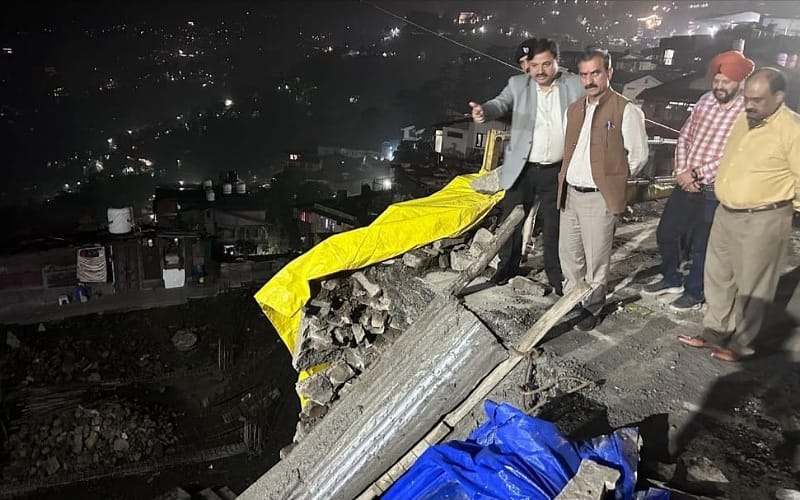 मुख्यमंत्री ने डीडीयू के समीप भूस्खलन प्रभावित क्षेत्र का किया निरीक्षण