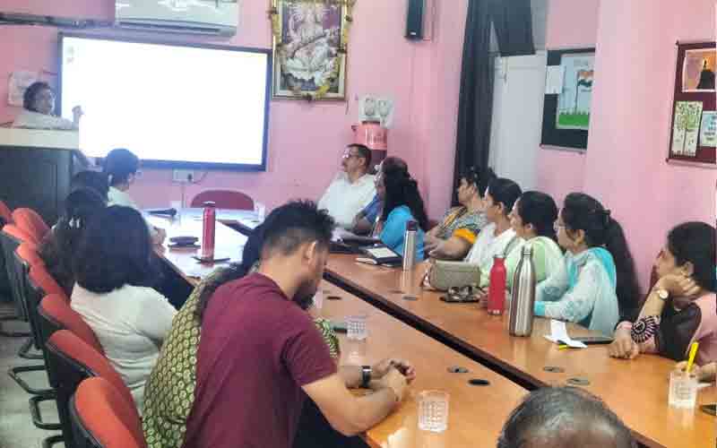 करिअर अकादमी के शिक्षकों के लिए डाइट में हुई क्षमता निर्माण कार्यशाला