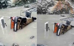 Car-falls-into-Ravi-river-o.jpg