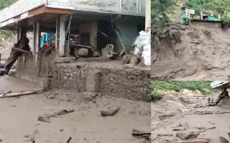 मणिकर्ण घाटी के तोष में फटा बादल, मची भारी तबाही, घरों में घुसा बाढ़ का पानी