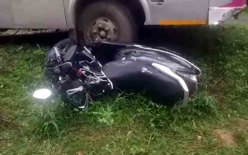 जवाली-जसूर मार्ग पर बस और स्कूटी के बीच हुई टक्कर, शिक्षिका की मौत