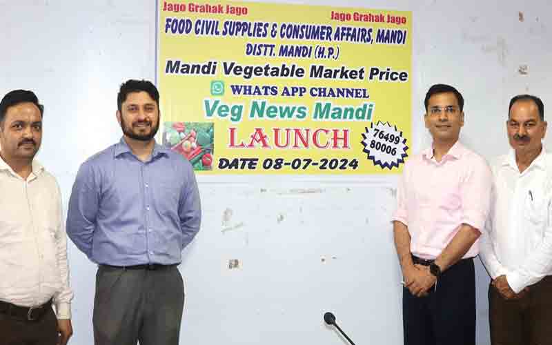 मंडी में उपायुक्त ने लॉन्च किया वेज न्यूज व्हाट्सएप चैनल