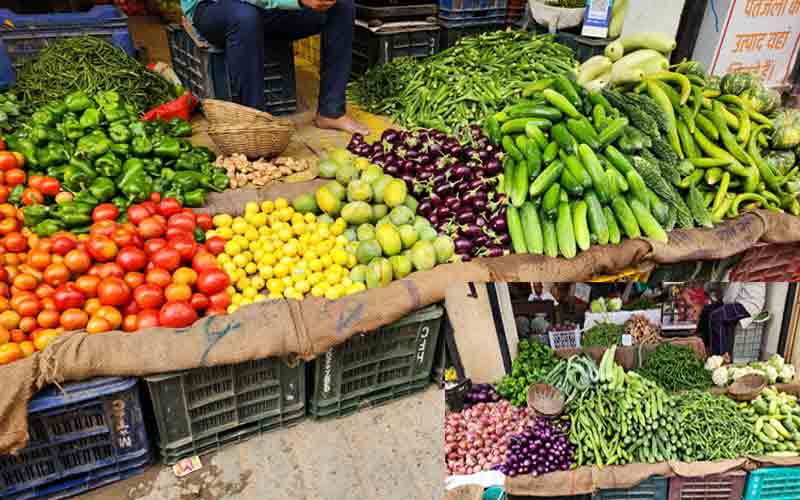 मानसून सीजन के बीच महंगी सब्जियों ने बिगाड़ा रसोई का स्वाद