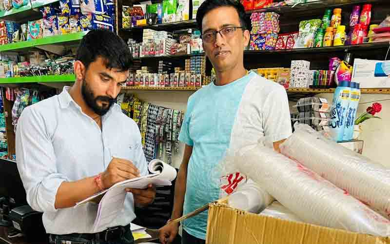 सिंगल यूज प्लास्टिक पाए जाने पर 14 हजार रुपए का किया जुर्माना