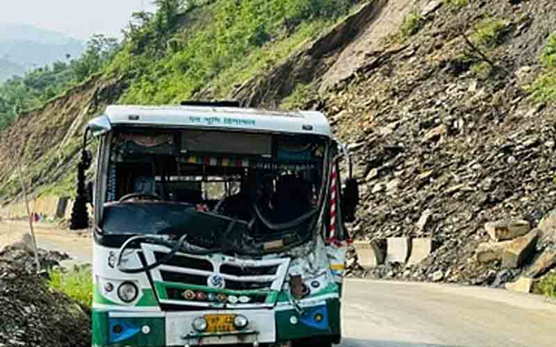 एचआरटीसी की बस का प्रेशर पाइप फटा, यात्री बाल-बाल बचे