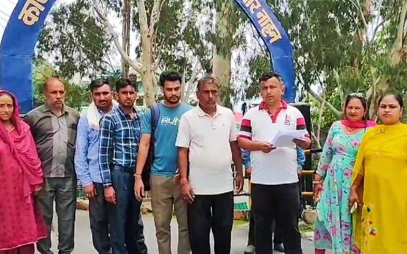 पेयजल को लेकर हुई मारपीट के मामले में नाहन पहुंचा पीड़ित पक्ष