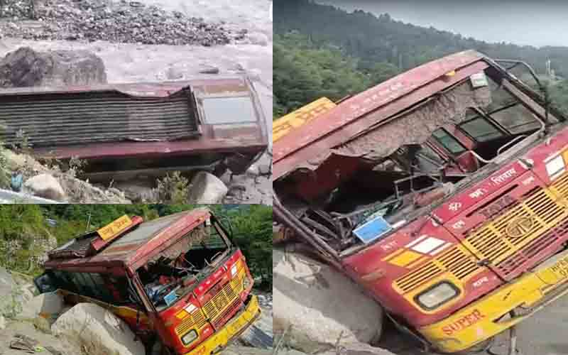 अनियंत्रित होकर ब्यास नदी में गिरी निजी बस, 12 यात्री जख्मी