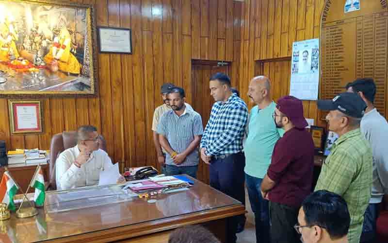 श्री रेणुकाजी बांध विस्थापित संघर्ष समिति ने नाहन में किया प्रदर्शन