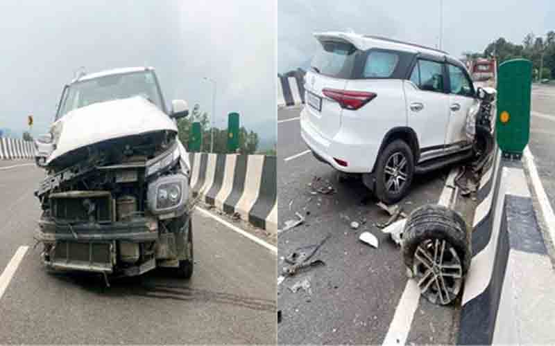 नौलखा फ्लाईओवर पर 2 गाड़ियों के बीच हुई जोरदार भिड़ंत, हादसे में…