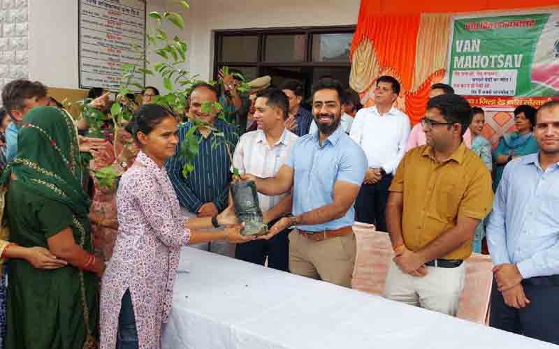 ऊना जिला प्रशासन की पर्यावरण संरक्षण को प्रेरणात्मक पहल