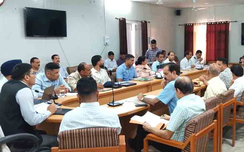 जारी विकास कार्यों की प्रगति को लेकर साप्ताहिक समीक्षा बैठक आयोजित