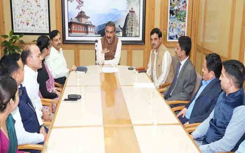 मुख्यमंत्री सुक्खू से 18 परिवीक्षाधीन अधिकारियों ने की भेंट