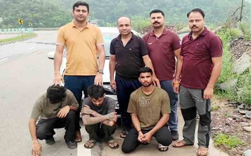 बिलासपुर पुलिस की बड़ी कार्यवाही: चरस सहित दिल्ली के 3 युवक गिरफ्तार