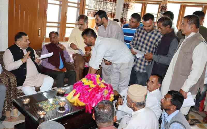 विधानसभा उपाध्यक्ष विनय कुमार ने गत्ताधार में सुनी जन समस्याएं