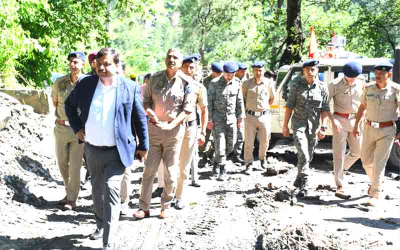 डीसी-एसपी डमरोली में ने बादल फटने से हुए नुकसान का लिया जायजा