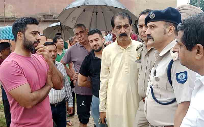 उपायुक्त ऊना ने बाढ़ प्रभावित क्षेत्रों का दौरा कर लिया हालात का जायजा