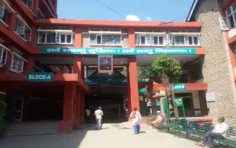 पधर अस्पताल वेंटिलेटर पर, 42 पंचायतों के मरीज लाचार