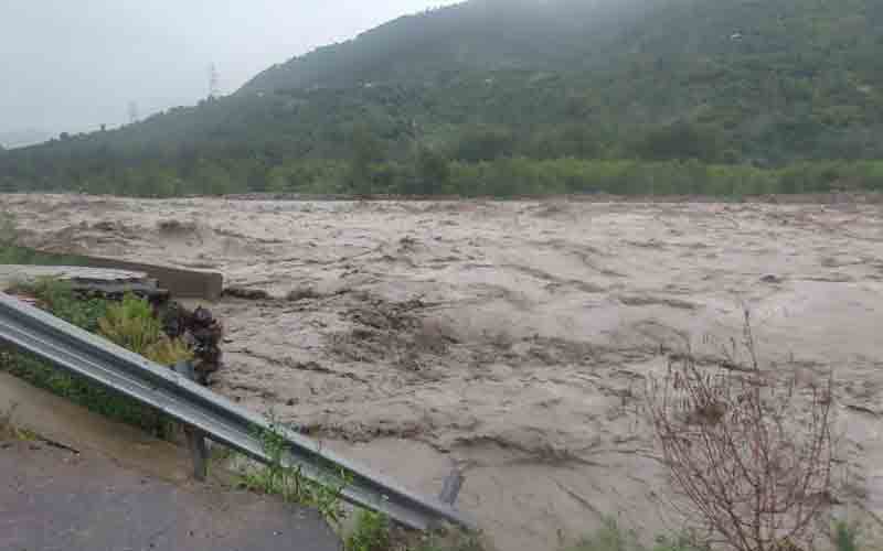 मंडी जिला में 10 अगस्त को ऑरेंज अलर्ट, डीसी ने सतर्क रहने की दी सलाह