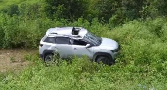 कार ने बाइक को मारी टक्कर, चार घायल, 9 महीने के बच्चे की गई जान