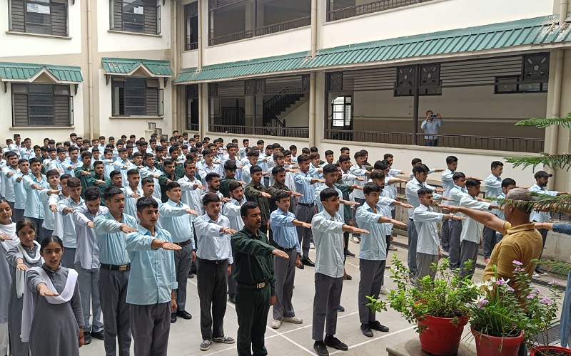 जिला के शिक्षण संस्थानों में नशे से दूर रहने के लिए युवाओं को दिलाई शपथ