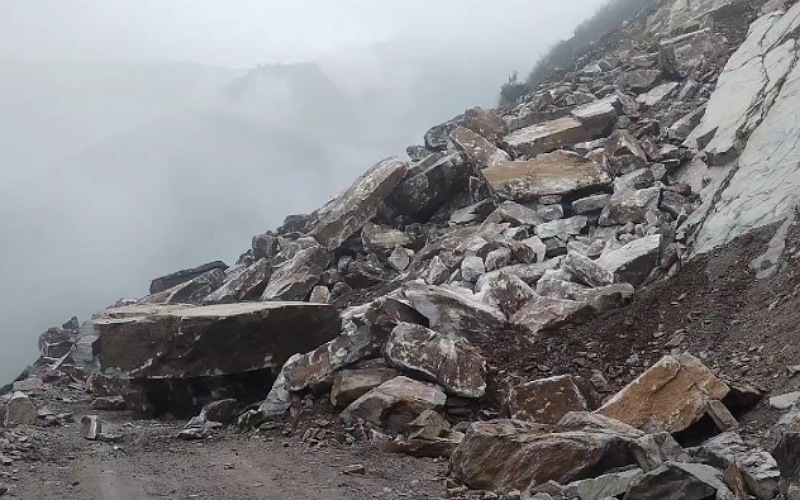 पांवटा साहिब-शिलाई-गुम्मा एनएच 10 घंटे से उतरी में बंद