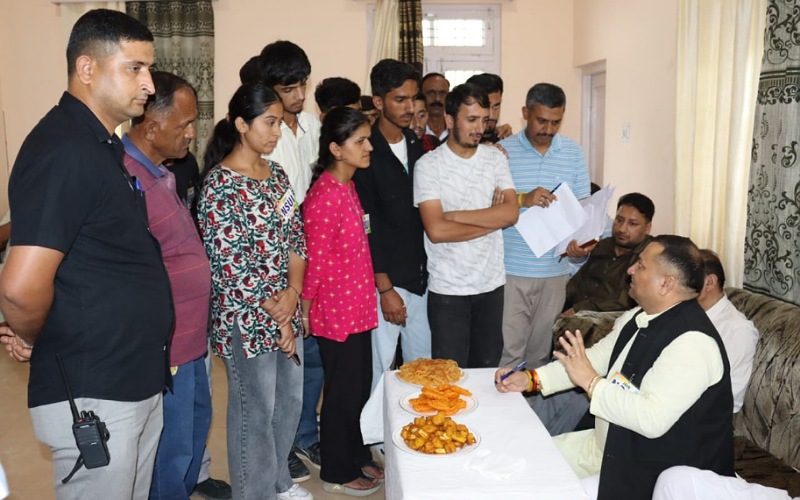 विस उपाध्यक्ष से मिले एनएसयूआई के कार्यकर्ता, संगड़ाह कॉलेज की समस्याओं का मांगा समाधान