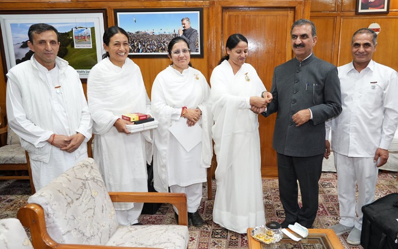 ब्रह्मकुमारियों ने सीएम सुक्खू की कलाई पर बांधी राखी