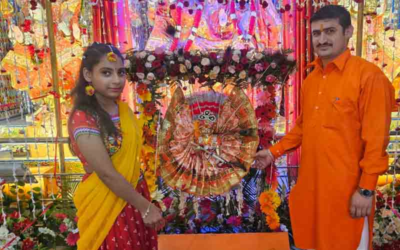 नाहन शहर के मंदिरों में सजे कान्हा के पालने