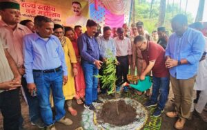 MLA-Ajay-Solanki-launches-tree-plantation-campaign-in-Jamta.jpg