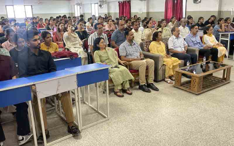शिक्षा द्वारा ही व्यक्तित्व विकास संभव- डॉ. प्रेमराज भारद्वाज