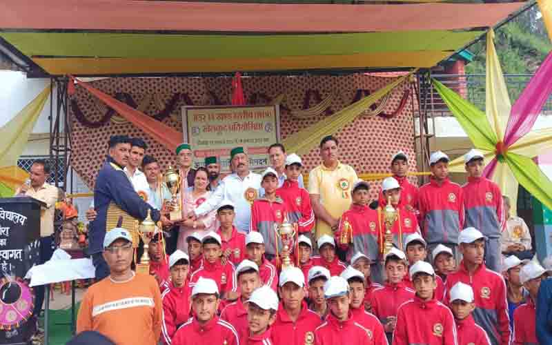 छात्र वर्ग प्रतियोगिता में सनौरा के नाम रहा सर्वश्रेष्ठ स्कूल का ख़िताब