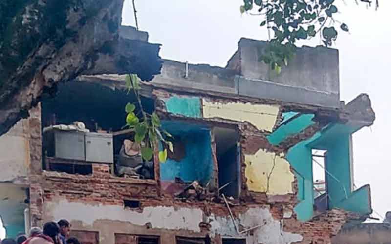 धलारा गांव में बड़ा हादसा : मकान गिरने का भयानक मंजर