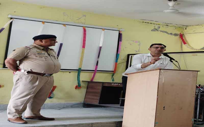 राजकीय महाविद्यालय चौकीमन्यार में सड़क सुरक्षा एवं नशा निवारण पर जागरूकता शिविर का आयोजन