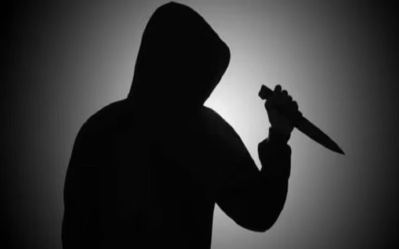 सफाई कर्मचारियों के बीच हुई भिड़ंत, तेजधार हथियार से हमला