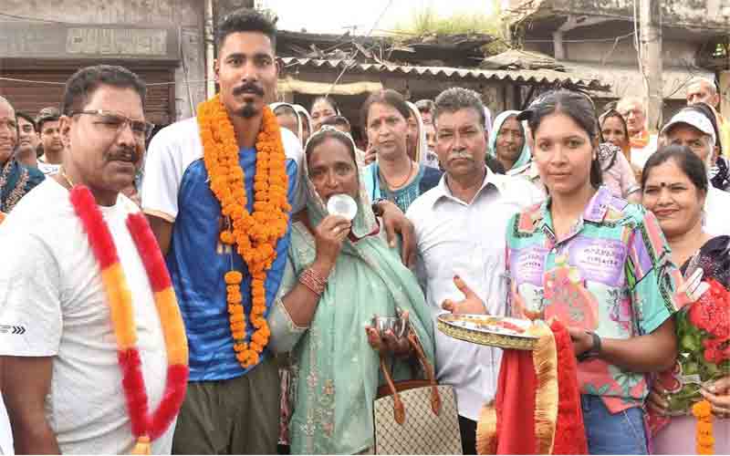 निषाद कुमार को अभी तक नौकरी के नाम पर सिर्फ आश्वासन