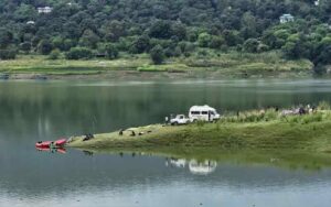 Landing-in-the-lake-using-p.jpg
