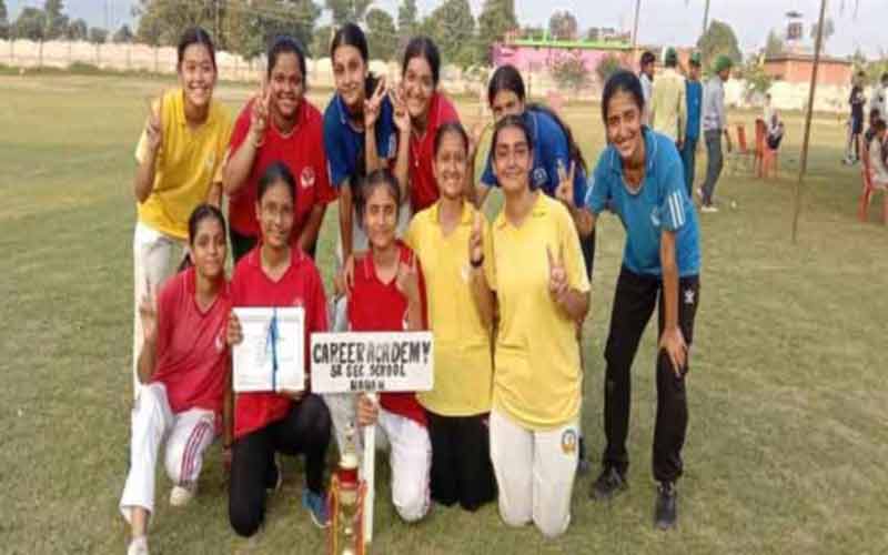 करियर अकादमी स्कूल की 8 प्रतिभाशाली छात्राएं राज्य स्तरीय स्पर्धा के लिए चयनित