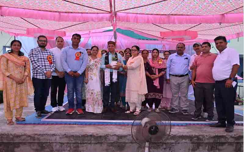 निहारिका डढवाल ने जीता स्वर्ण, भारोत्तोलन प्रतियोगिता में मारवाड़ी स्कूल का दबदबा